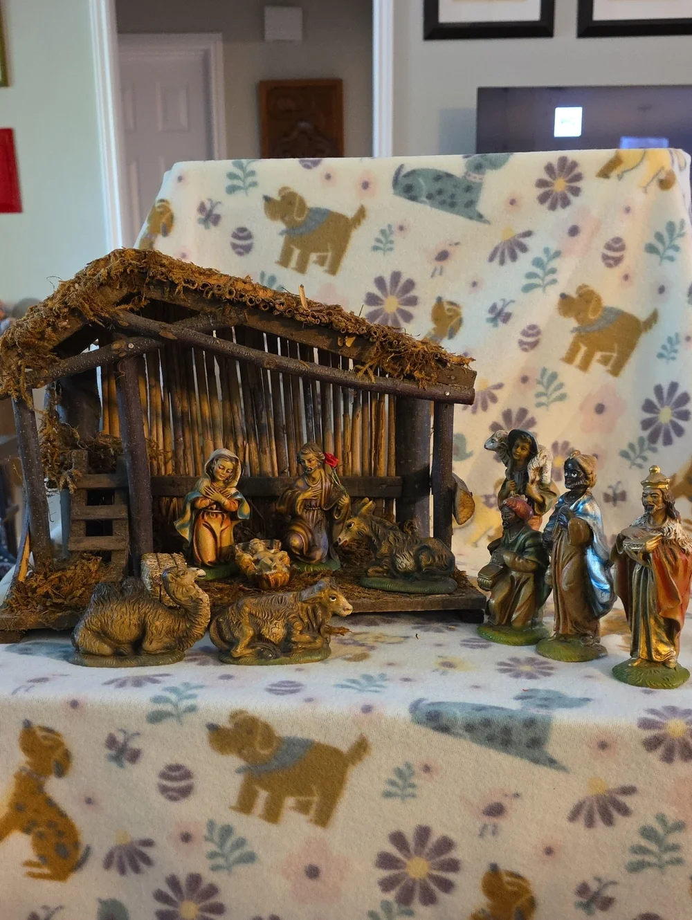 Vintage mid-20th-century Italian nativity set